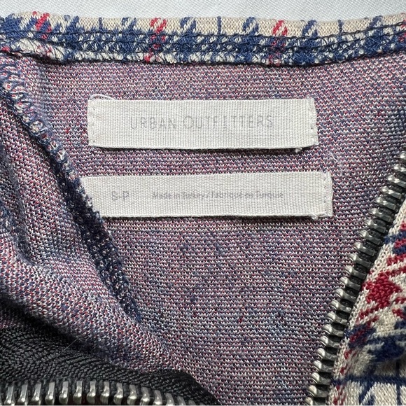 Urban Outfitters Front Zipper Close Crop Top - Picture 3 of 5